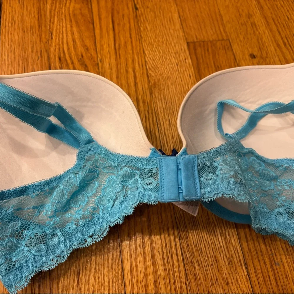 Victoria's Secret Dream Angels Blue and Cream Lace Push-Up Bra - Picture 3 of 4